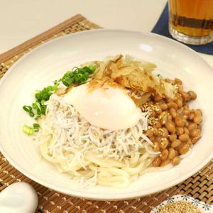 「納豆としらすの冷やしうどん」のレシピ動画