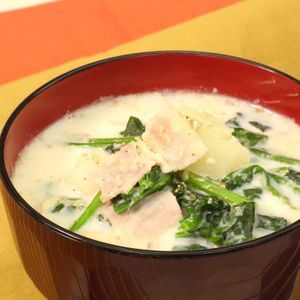 「じゃがいもとベーコンの豆乳ごま味噌汁」のレシピ動画