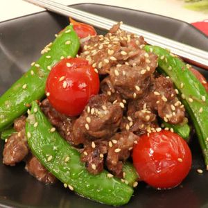 「スナップえんどうと牛肉の塩炒め」のレシピ動画