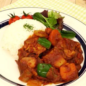 「無水のトマトカレー」のレシピ動画