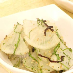 大根と塩昆布のしそ和え