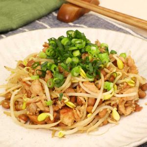 「もやしのツナ納豆炒め」のレシピ動画