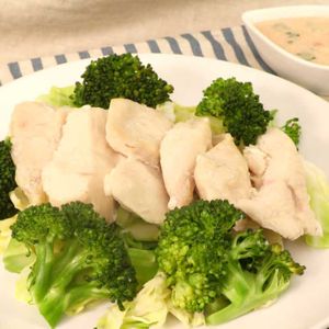 「蒸し鶏の明太ねぎタルタル」のレシピ動画