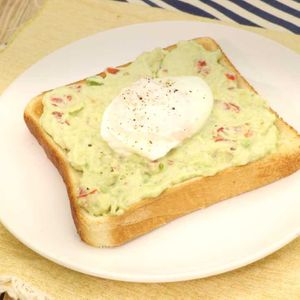 「卵とろっとアボカドトースト」のレシピ動画