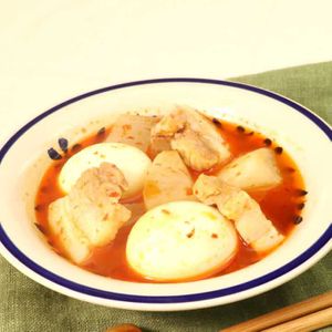 豚肉とゆで卵のナンプラー煮込み