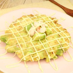「えびとアボカドのお好み焼き」のレシピ動画