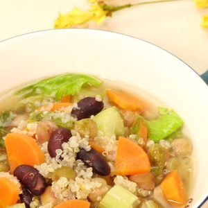 「セロリとキヌアのエスニックスープ」のレシピ動画