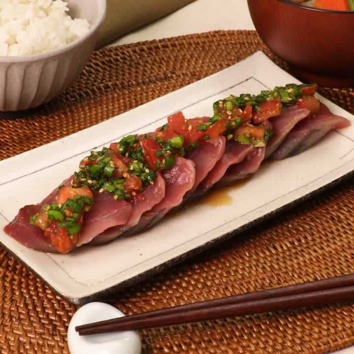 かつおのにらトマトだれ