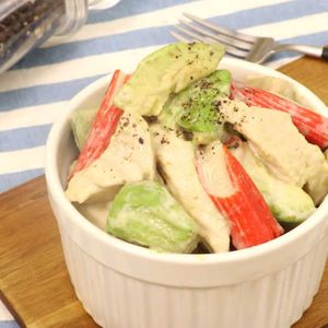 「蒸し鶏とアボカドの柚子マヨ」のレシピ動画