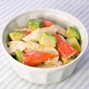 蒸し鶏とアボカドの柚子マヨ