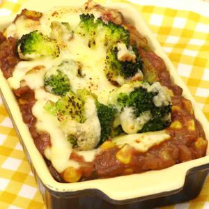 「ウインナーとコーンのカレードリア」のレシピ動画