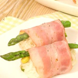 「アスパラとベーコンのミニおにぎり」のレシピ動画