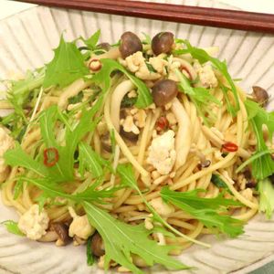 「たっぷり水菜の和風ペペロンチーノ」のレシピ動画