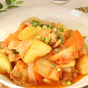 「キムチ肉じゃが」のレシピ動画