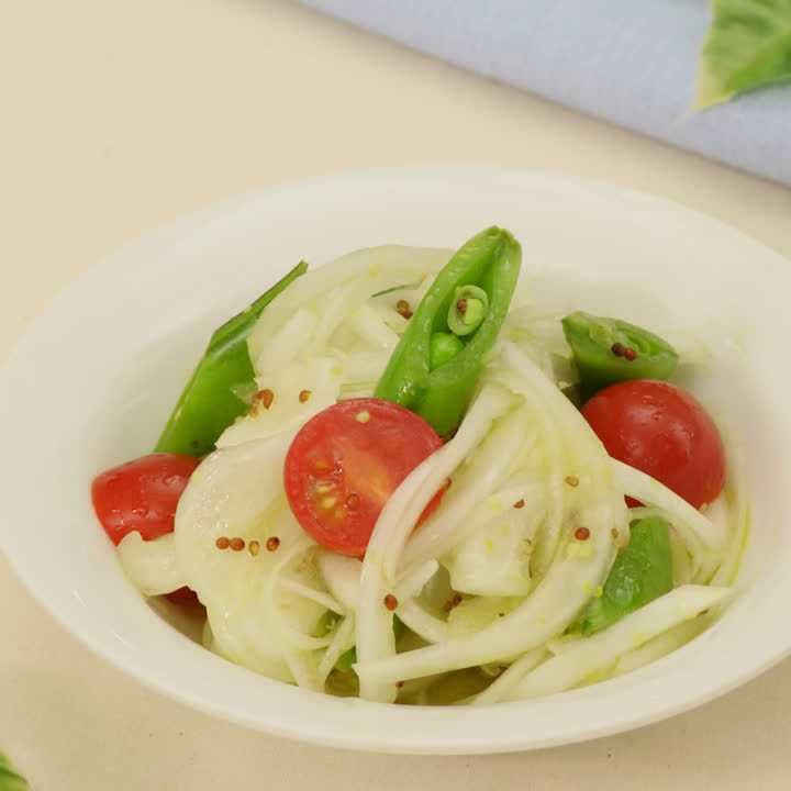 新玉ねぎとスナップえんどうの粒マスタードサラダ