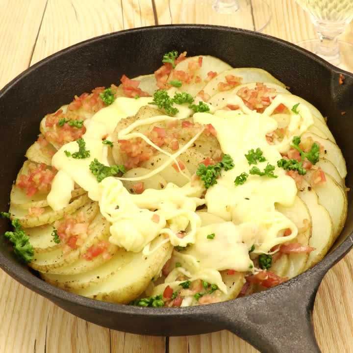 フライパンで作る ハッセルバック風ポテトのレシピ動画 作り方 Delish Kitchen