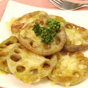 「れんこんのチーズカレー焼き」のレシピ動画