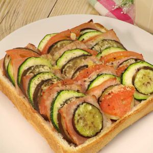 「夏野菜のぎゅぎゅっとトースト」のレシピ動画