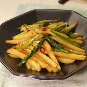 「アスパラとじゃがいものきんぴら」のレシピ動画