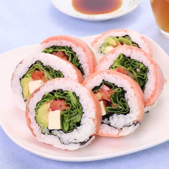 スモークサーモンのロール寿司