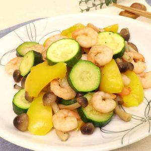 「えびとズッキーニの蒸し焼き」のレシピ動画