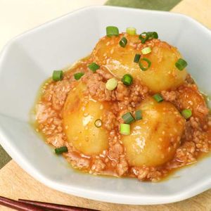 「じゃがいもとひき肉の甘辛炒め」のレシピ動画