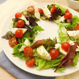 「焼きヨーグルトのカプレーゼ風」のレシピ動画