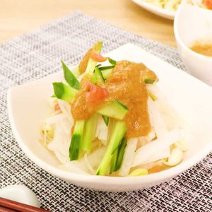 「大根ときゅうりの梅もやしサラダ」のレシピ動画