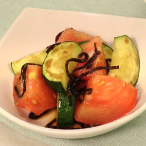 「ズッキーニとトマトの和風温サラダ」のレシピ動画