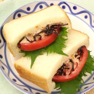 「たっぷり大葉とツナトマトのポケットサンド」のレシピ動画