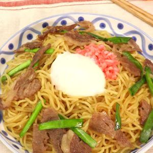 「こってり甘辛すき焼きそば」のレシピ動画