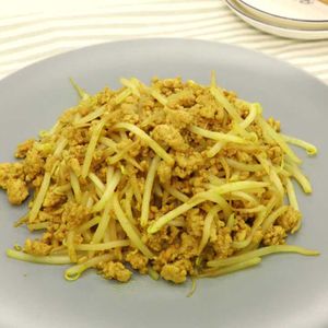 もやしと鶏ひきのカレー炒め