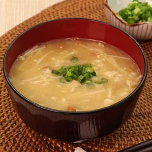 「きのこと納豆のみそ汁」のレシピ動画