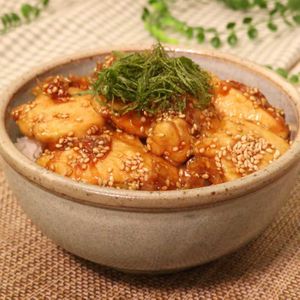 「鶏肉のごま照り焼き丼」のレシピ動画