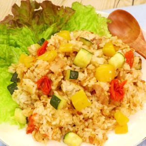 「夏野菜のガーリックライス」のレシピ動画