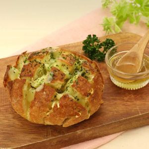 「チーズとはちみつのミニプルアパートブレッド」のレシピ動画