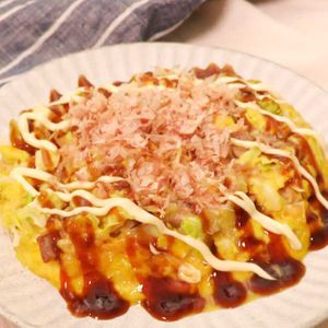 「お好み焼き風オムレツ」のレシピ動画