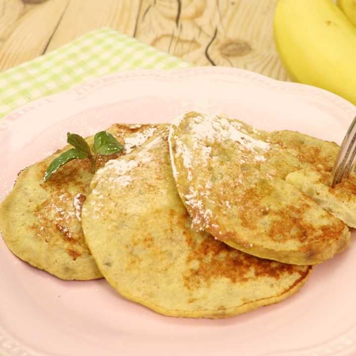 バナナとたまごのパンケーキ風