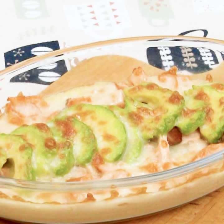 サーモンとアボカドのグラタン