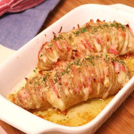 チーズがとろける ハッセルバックポテトのレシピ動画 作り方 Delish Kitchen チーズがとろける ハッセルバックポテトのレシピ動画 作り方 Delish Kitchen