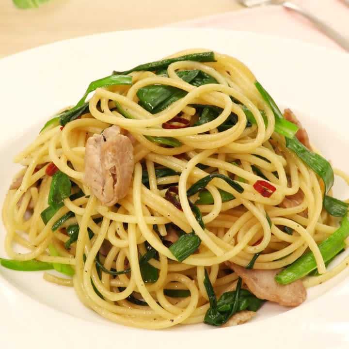 たっぷりニラのアンチョビパスタ