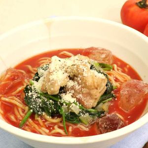 「トマトジュースで冷やしトマトラーメン」のレシピ動画