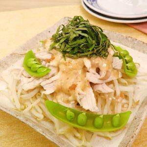 鶏むね肉ともやしの梅肉ソース和え