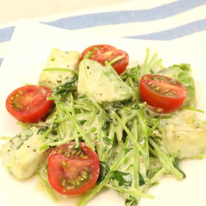 豆苗とアボカドのさっぱりサラダ