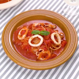 「イカとトマトのスープパスタ」のレシピ動画