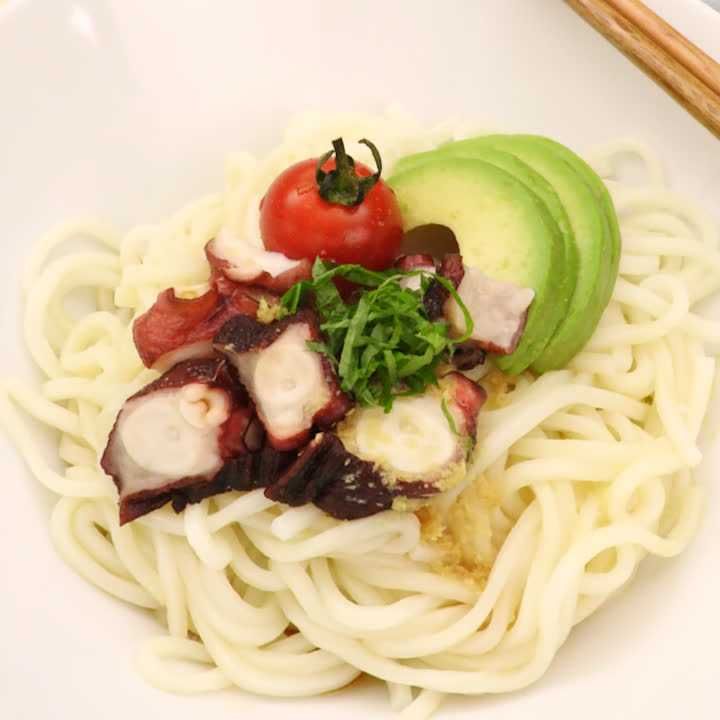 アボカドとたこの冷やしうどん
