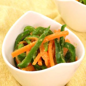 「ピーマンとにんじんのナムル」のレシピ動画
