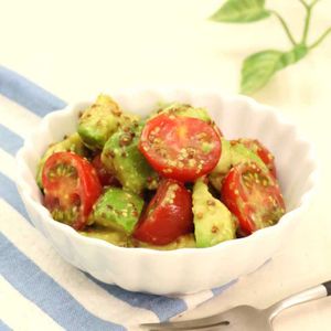 「トマトアボカドの粒マスタード和え」のレシピ動画