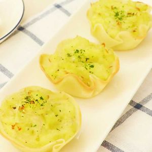 「餃子の皮でじゃがしらすカップ」のレシピ動画