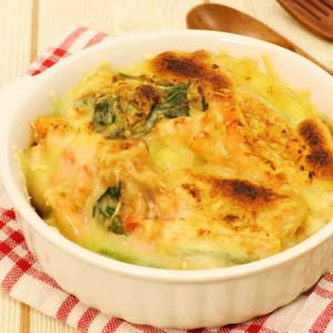 「チキンのトマトクリームグラタン」のレシピ動画
